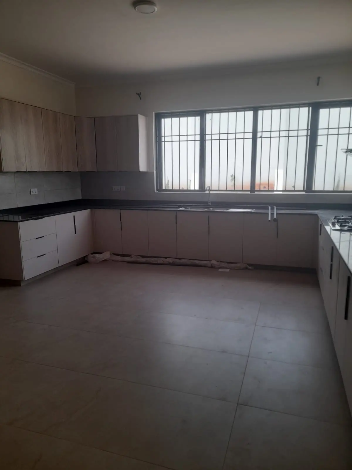 Modern 5 & 6 bedroom Townhouses with DSQ for rent in Loresho.